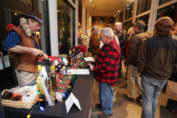 ArtWalk and Christmas Stroll